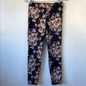 H&M Floral Dress Pants Slim Fit Trousers Black w/ Blush Flowers (Size 4)